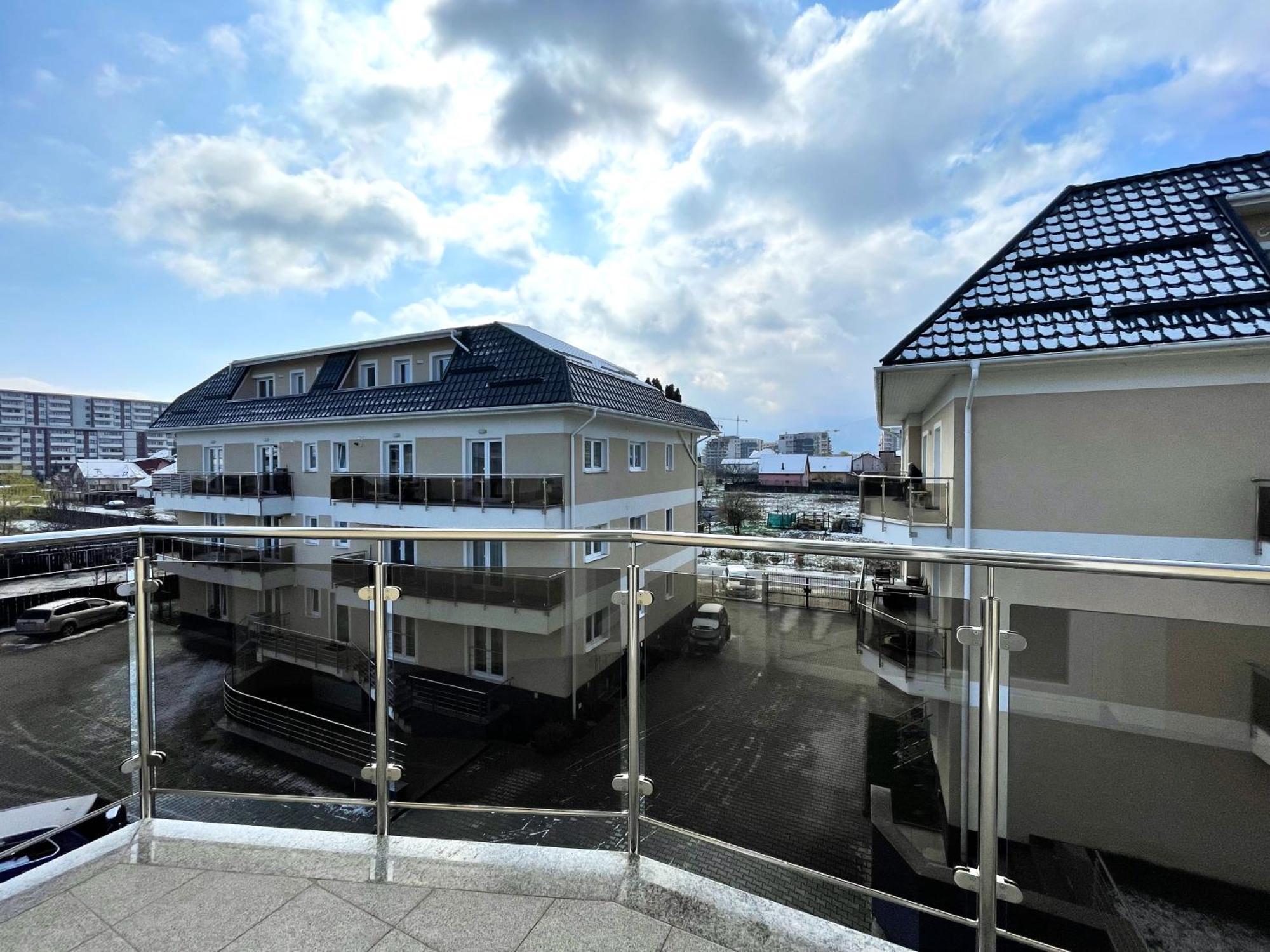 Bella Vista With Balcony